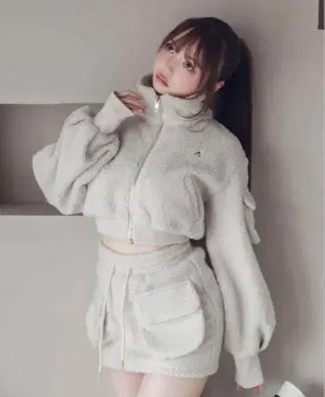 andmary 미피 보아 재킷 & 미니 스커트