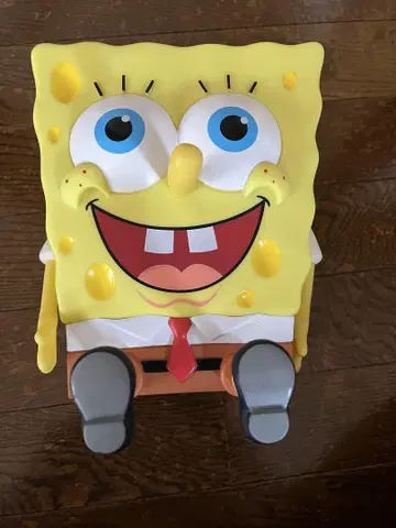 팔이 움직이는 스펀지밥 저금통