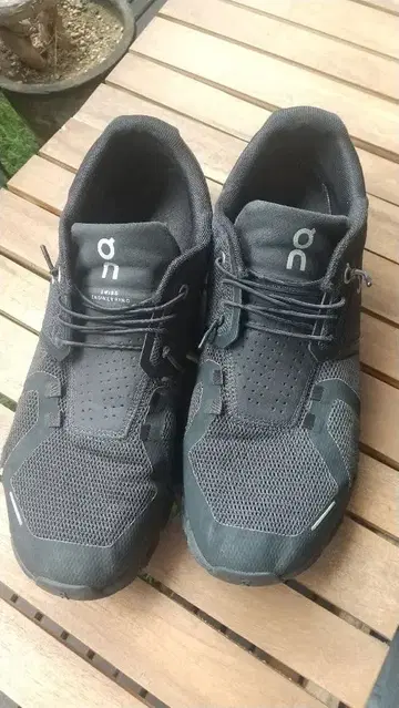온 클라우드 올 블랙 28cm