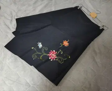 비비안 탐 자수 스커트