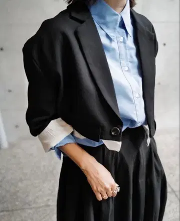 마차트 숏 기장 테일러드 자켓 블랙