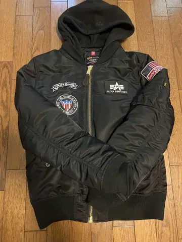 ALPHA INDUSTRIES MA-1 후드 부착 자켓