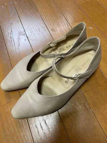 베이지 가죽 오픈토 펌프스 cavacava
