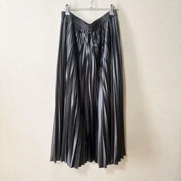 UNTITLED 친츠발브 새틴 플리츠 스커트