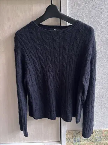 거의 새상품 UNIQLOC 캐시미어 케이블 크루넥 숏 스웨터 네이비 S