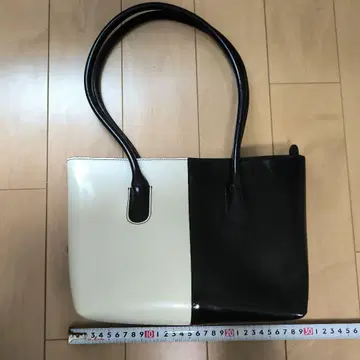 FURLA 화이트 블랙 투톤 핸드백