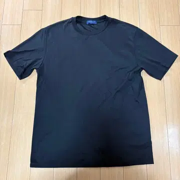 블랙 T셔츠