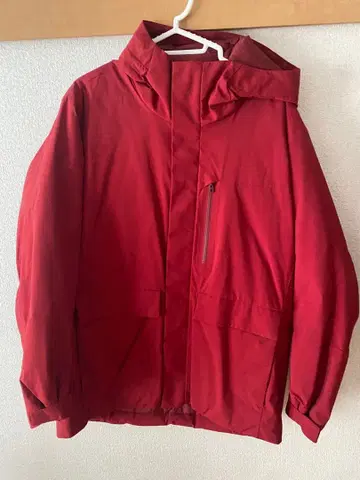 UNIQLO 후드 부착 레드 다운 자켓