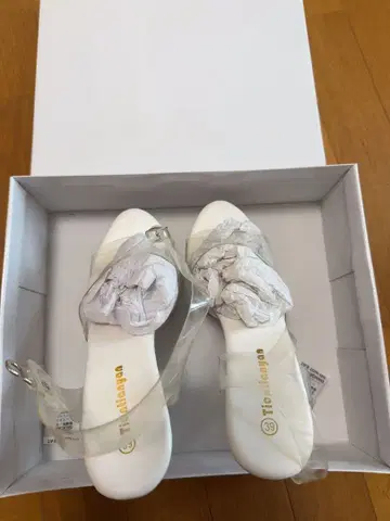 클리어 힐 화이트 펌프스 39 사이즈 24.5