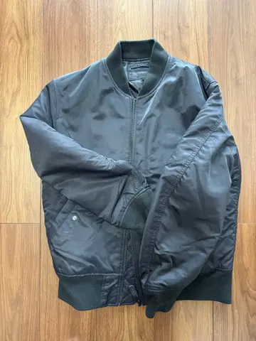 [ 새상품급 ] UNIQLO MA-1 충전솜 블루종 블랙 M 사이즈 심플