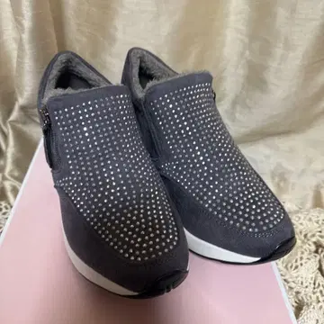 스웨이드 느낌 따뜻한 보아 사용 힐 5cm 스니커즈 LL 24.5cm
