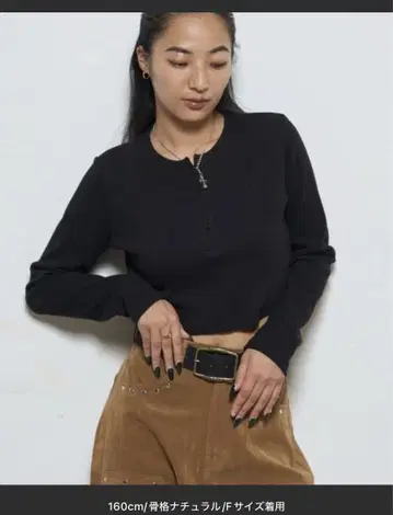 WHO'S WHO gallery 헨리넥 숏 상의