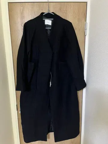 MANOF 블랙 롱 코트