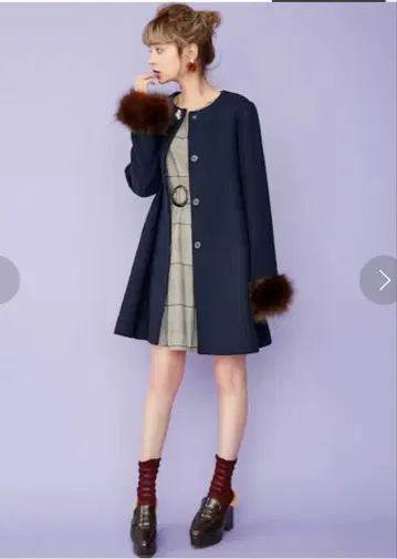 dazzlin 비쥬 부착 노카라 A라인 롱 코트