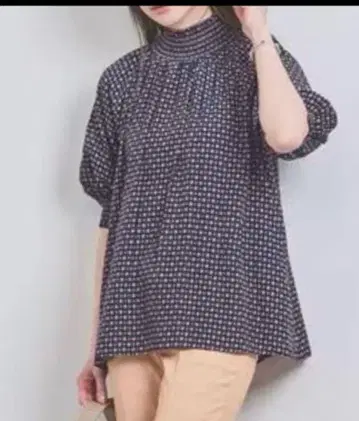 새상품 UNITED ARROWS 셔링 하이넥 블라우스