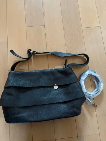 니나리치 블랙 숄더백