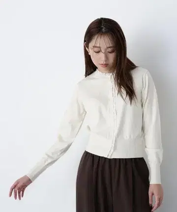 택 포함 새상품 내추럴 뷰티 베이직 프릴 트림 가디건