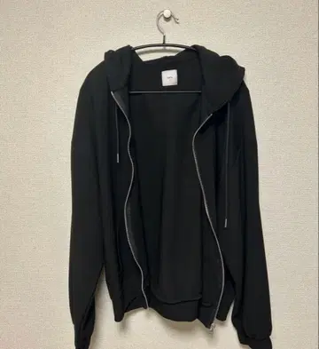 Lui's 블랙 풀 집업 후드티