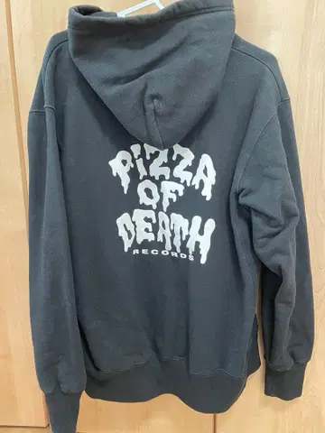 PIZZA OF DEATH 블랙 집업 후드티