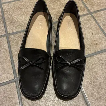 블랙 가죽 리본 로퍼