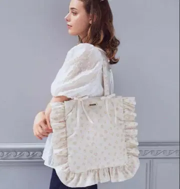 Maison de FLEUR 로즈 프린트 프릴 토트백