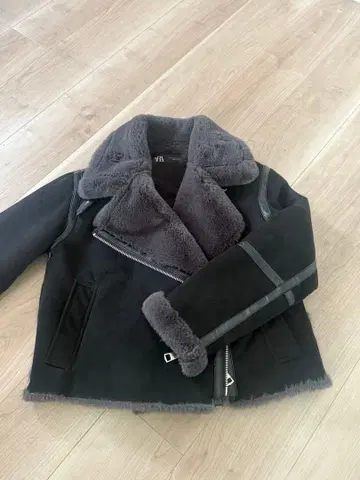 ZARA 무스탕풍 퍼 자켓 S 사이즈