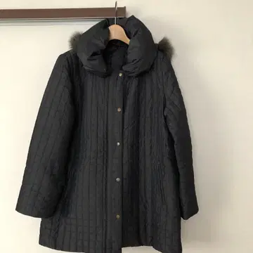 블랙 퀼팅 코트 퍼 후드 포함