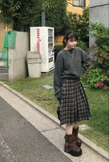 [ nugu ] 체크 플리츠 미디 스커트