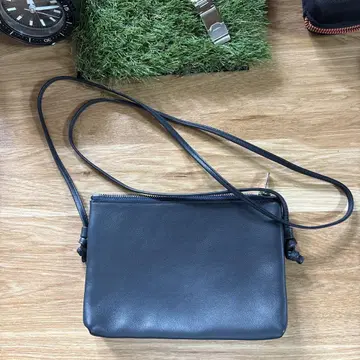 블랙 가죽 숄더백
