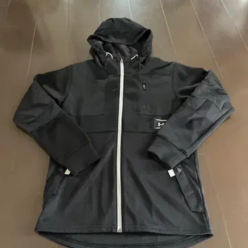 UNDER ARMOUR 후드 부착 자켓 블랙