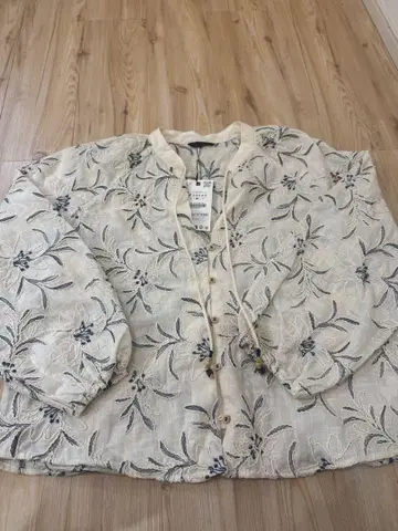 ZARA 꽃무늬 자수 아이보리 긴팔 셔츠
