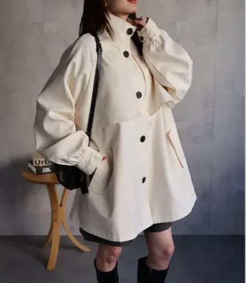 플레어 실루엣 트렌치코트