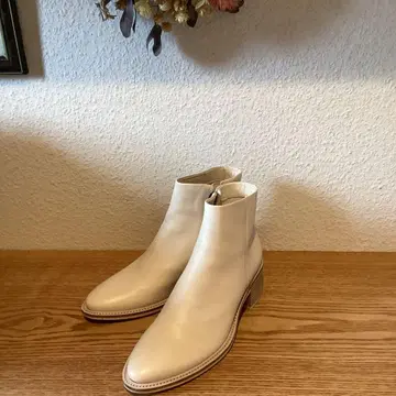 Ecco 화이트 가죽 숏부츠 36