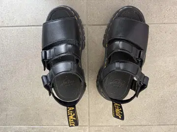 Dr.Martens RICKI 3-STRAP SANDAL 샌들