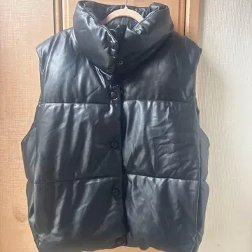 ZARA 블랙 다운 베스트
