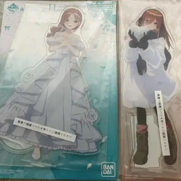 BANDAI 제일복권 미쿠 아크릴 스탠드 의상 변경 겨울 의류 2종 세트