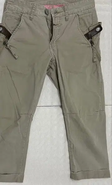 마리떼 프랑소와 저버 크롭 카키 치노 팬츠