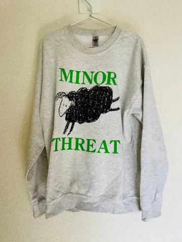 MINOR THREAT 양 디자인 맨투맨