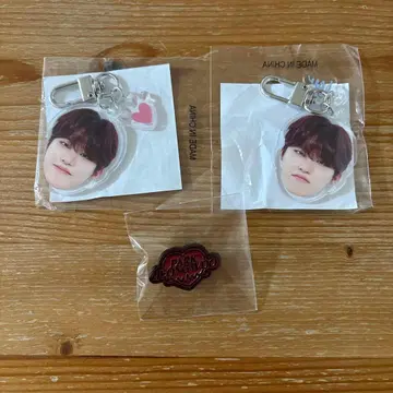 treasure 정우 캡슐 토이 얼굴 아크릴 키링 핀 배지