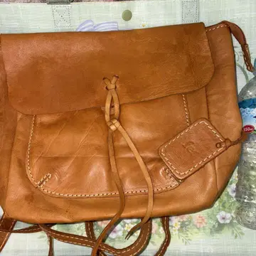 페스 천연 가죽 카멜 색상 가죽 백팩