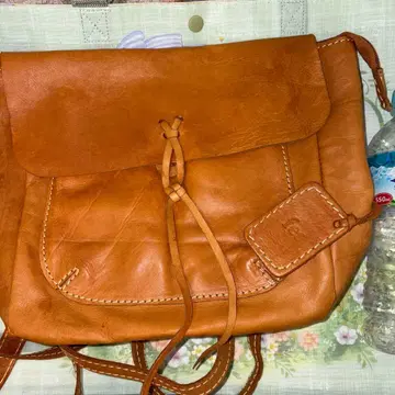 페스 천연 가죽 카멜 색상 가죽 백팩