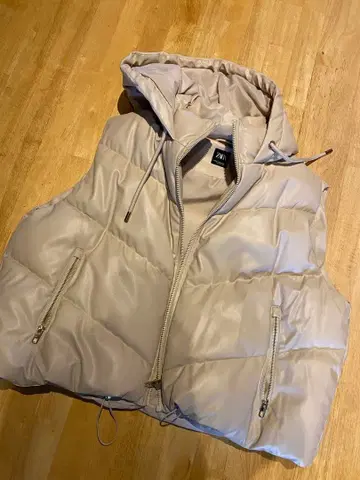 당일 발송 ZARA 베이지 퀼팅 다운 베스트 후드 부착