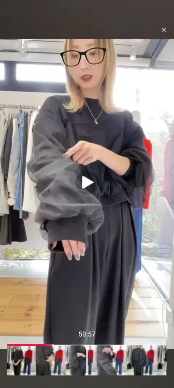 튤 장식, 블랙 긴팔 트레이닝복 아나나 이시카와 라보