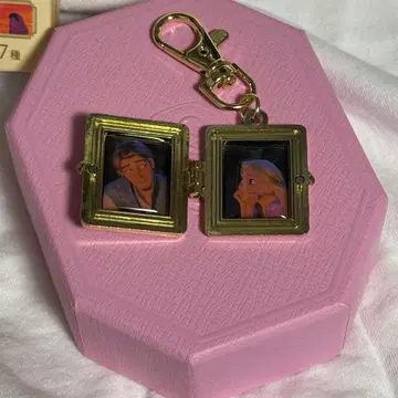 라푼젤 플린 라이더 디즈니 스토어 로켓 참 키체인