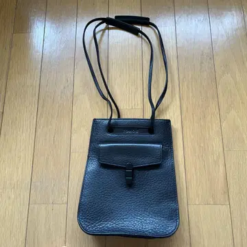 TOMOE 블랙 가죽 숄더백