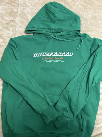 UNDEFEATED 그린 후드 부착 후드티
