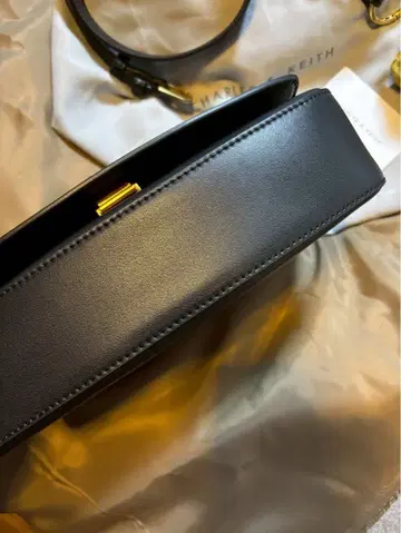블랙 합성 피혁 숄더백