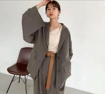 CLANE 백 프릴 테일러드 자켓