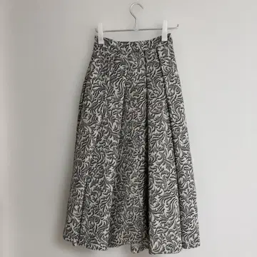 프레이 아이디 볼륨 턱 프린트 스커트
