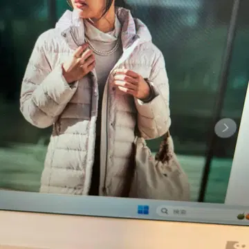 미사용 새상품 언타이틀 미디 기장 다운입니다